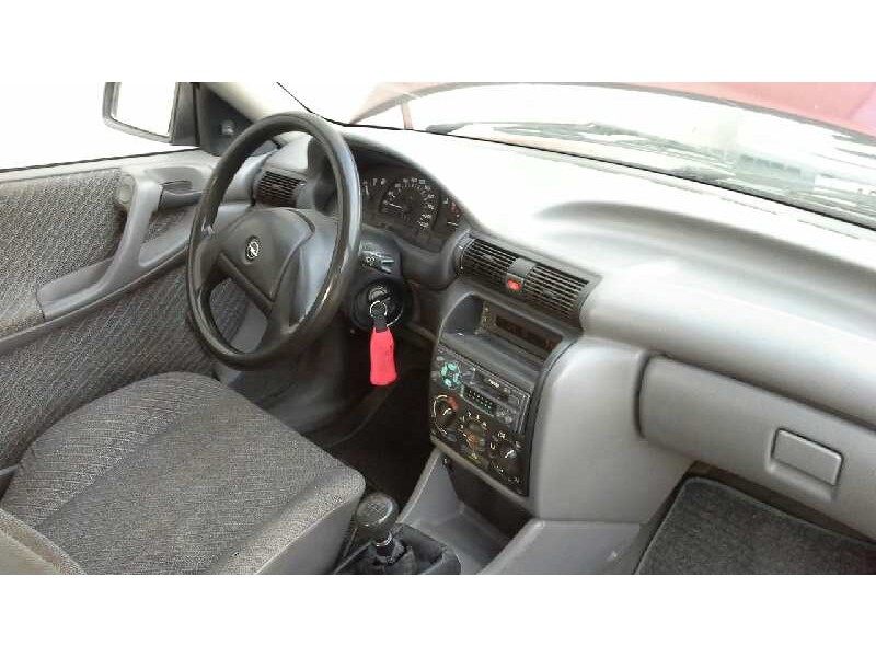 opel astra f berlina del año 1992