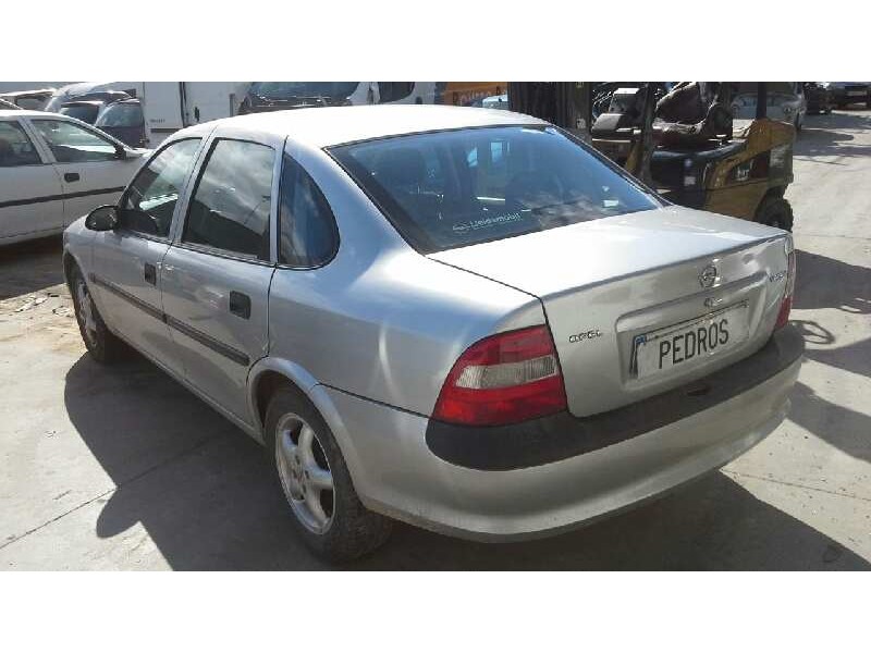opel vectra b berlina del año 1998