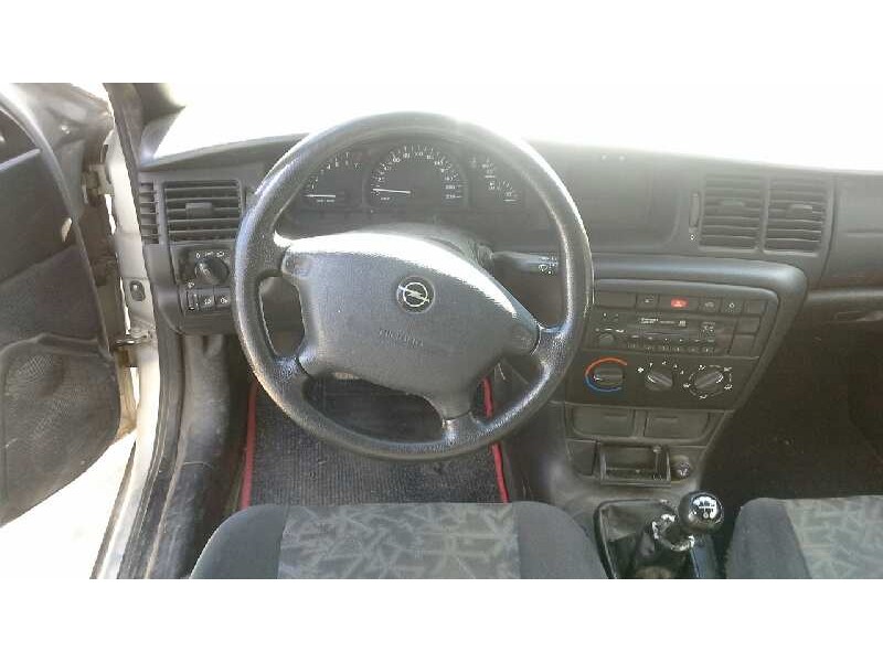 opel vectra b berlina del año 1998