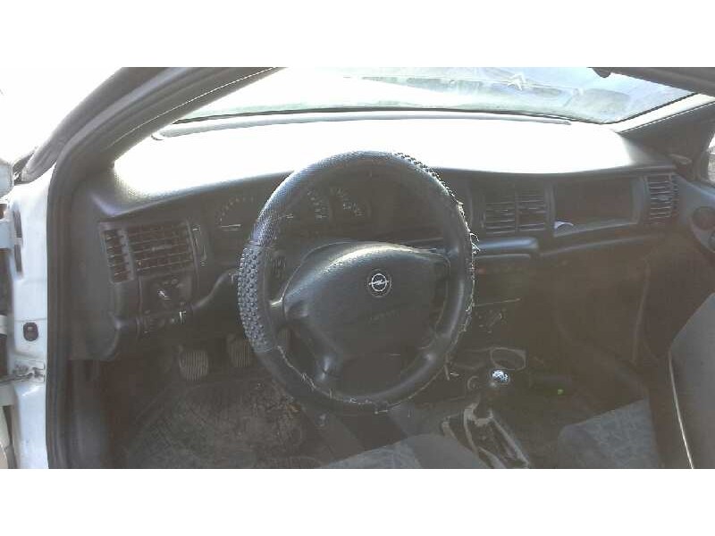 opel vectra b berlina del año 1997