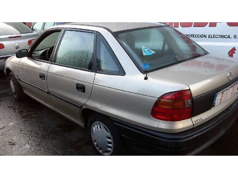 opel astra f berlina del año 1997
