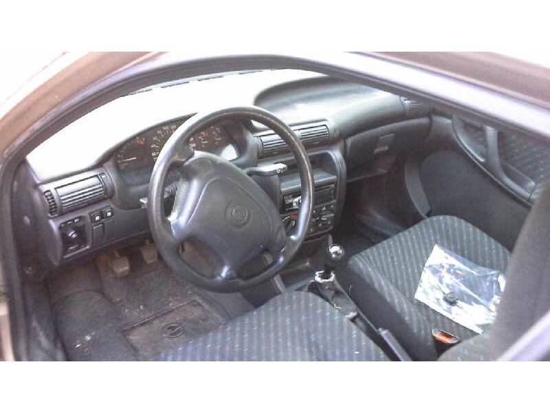 opel astra f berlina del año 1997