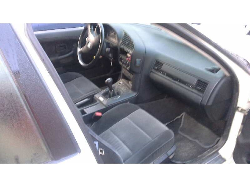 bmw serie 3 berlina (e36) del año 1993