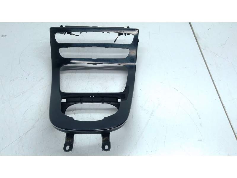 Recambio de consola central para mercedes-benz clase e (w213) e 220 d (213.004) referencia OEM IAM A2138100815  
