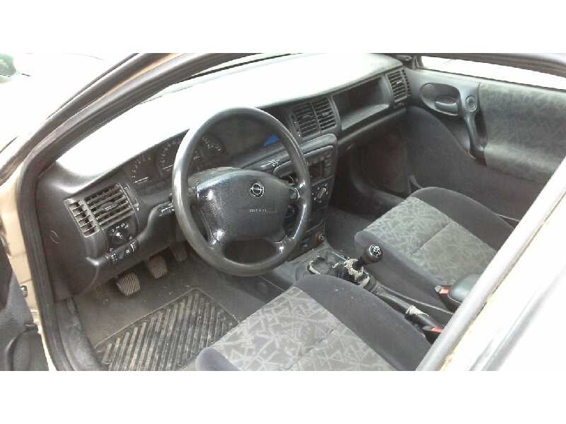 opel vectra b berlina del año 1997