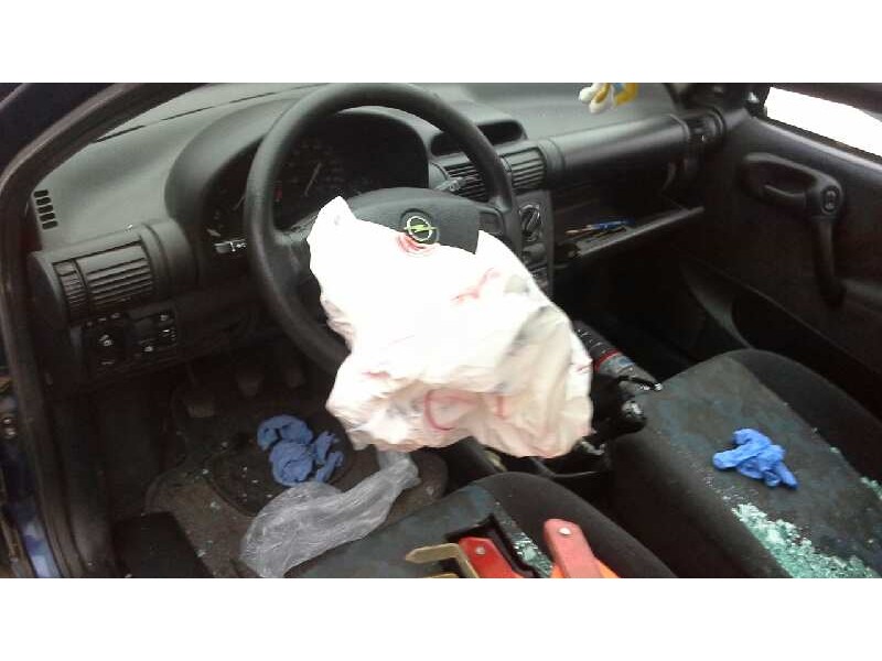 opel corsa b del año 2000