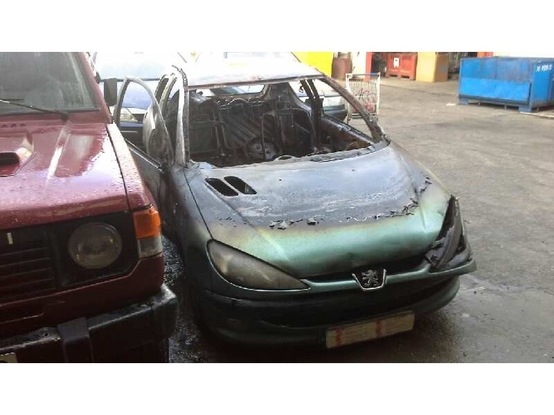 peugeot 206 berlina del año 2000