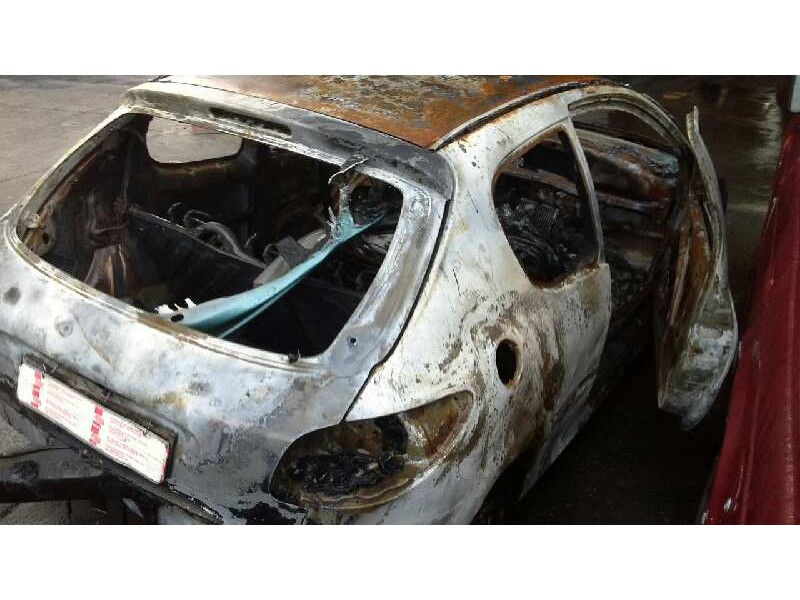 peugeot 206 berlina del año 2000