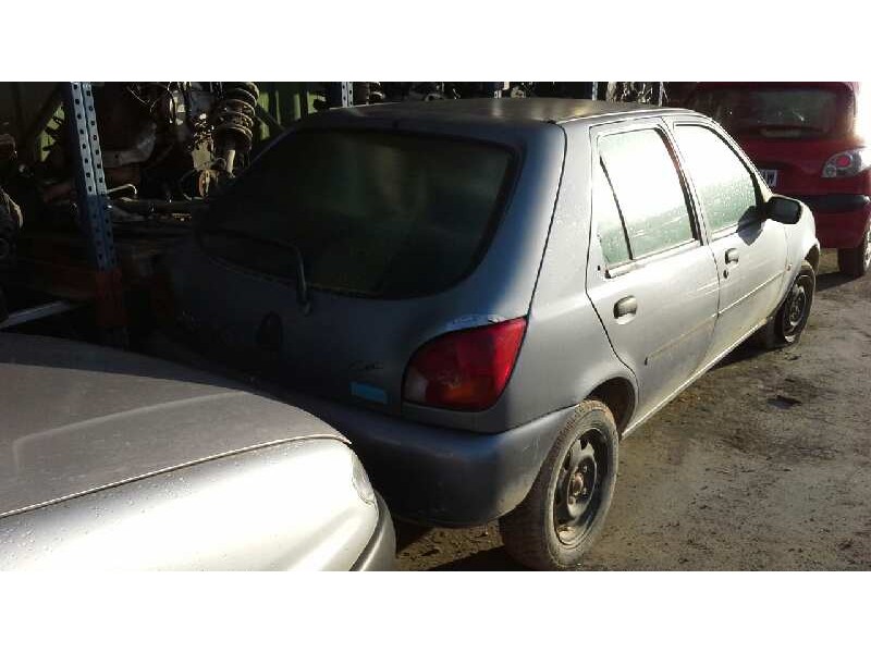 ford fiesta berlina (dx) del año 1997