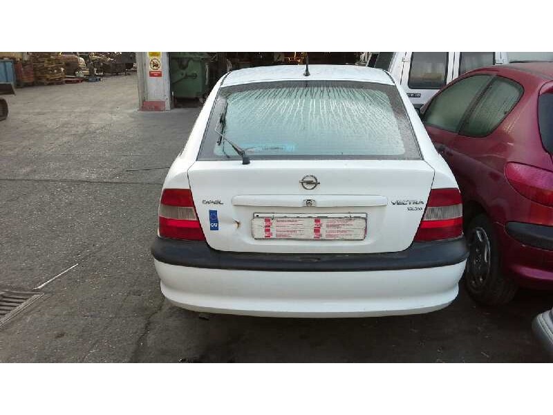 opel vectra b berlina del año 1996