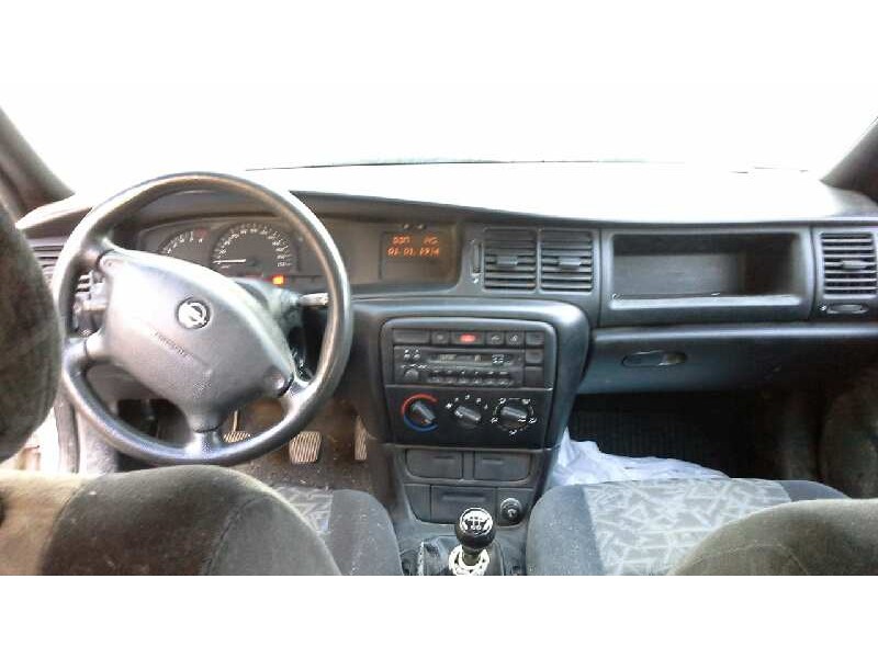 opel vectra b berlina del año 1996
