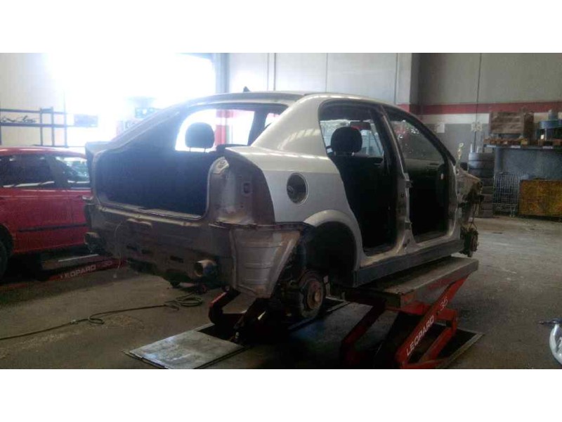 opel astra g berlina del año 2000