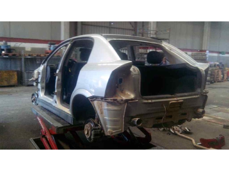 opel astra g berlina del año 2000