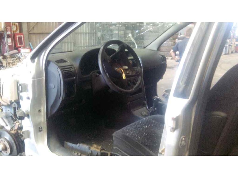 opel astra g berlina del año 2000