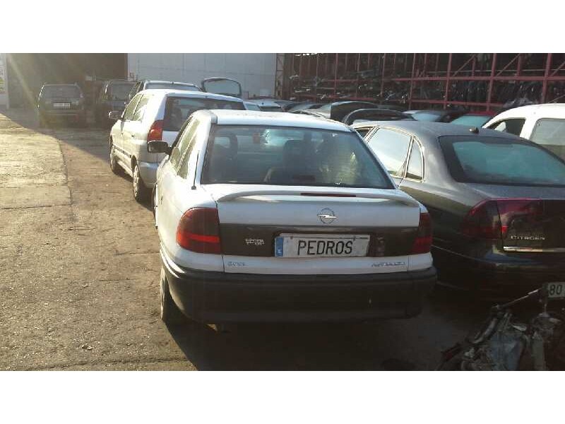 opel astra f berlina del año 1996