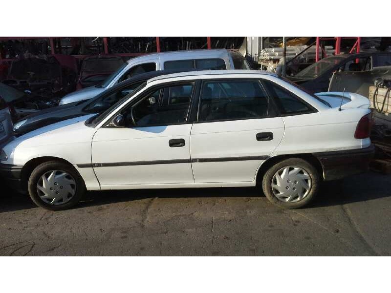 opel astra f berlina del año 1996