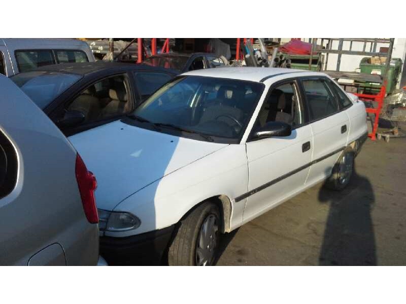 opel astra f berlina del año 1996