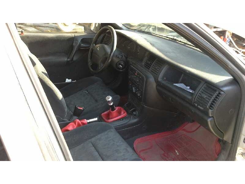 opel vectra b berlina del año 1998