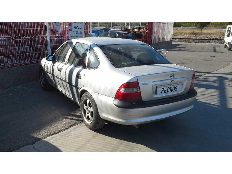 opel vectra b berlina del año 1999