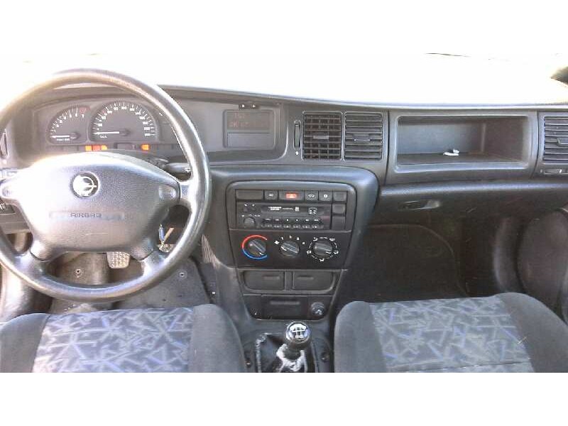 opel vectra b berlina del año 1999