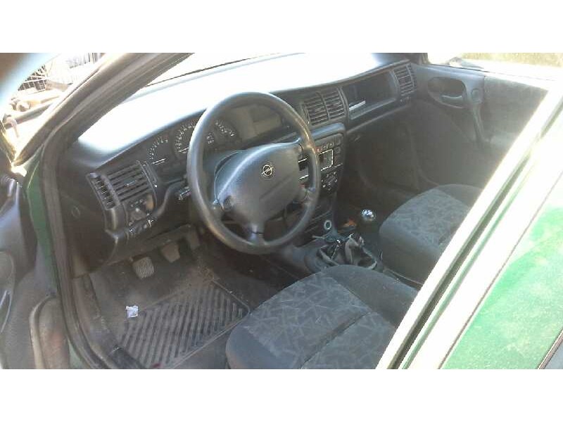 opel vectra b berlina del año 1996