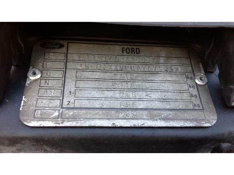 ford focus berlina (cak) del año 2000