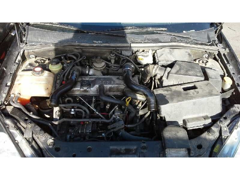 ford focus berlina (cak) del año 2000