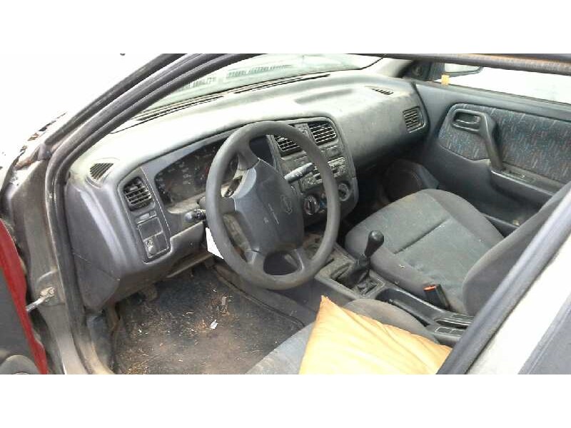 nissan primera berlina (p11) del año 1996