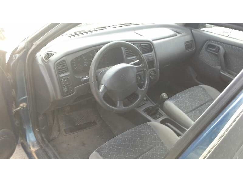 nissan primera berlina (p11) del año 1999