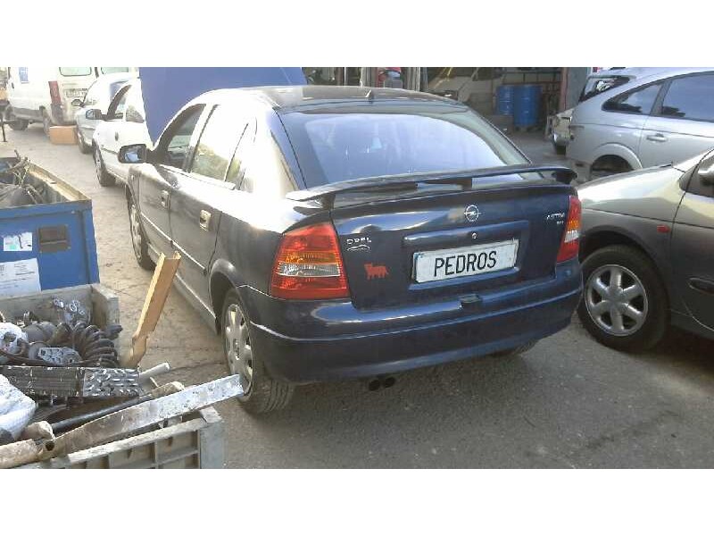 opel astra g berlina del año 2000
