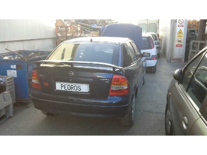 opel astra g berlina del año 2000