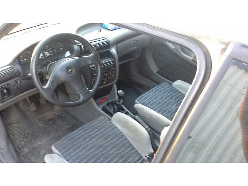 opel astra f berlina del año 1993