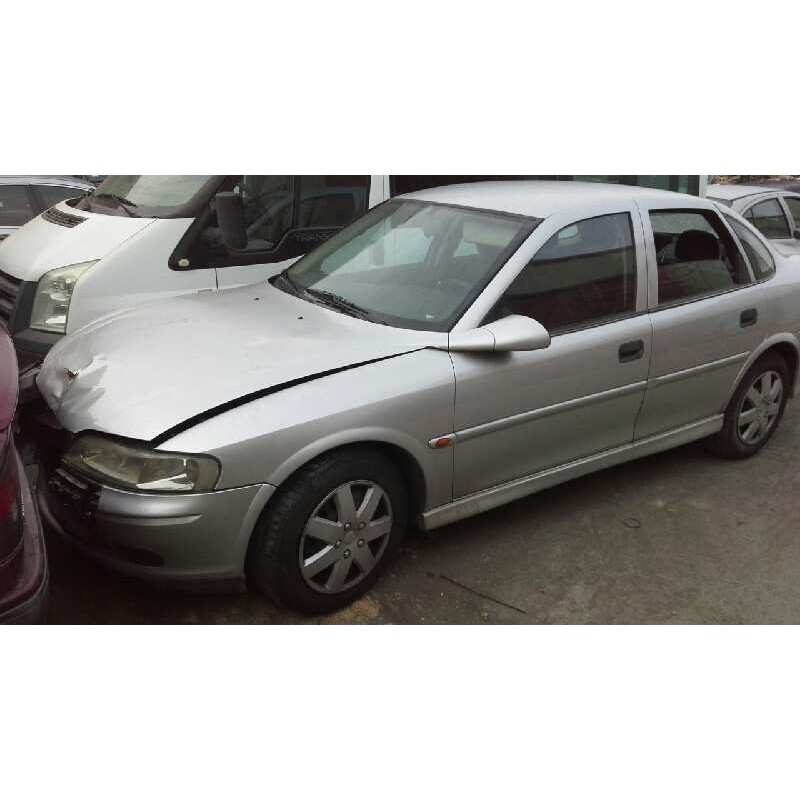 opel vectra b berlina del año 2000