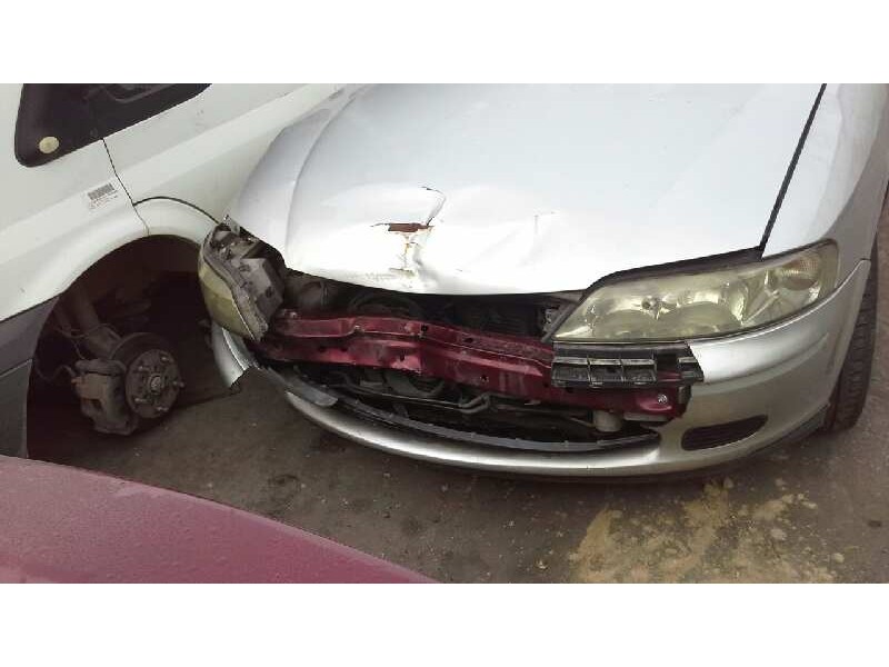 opel vectra b berlina del año 2000