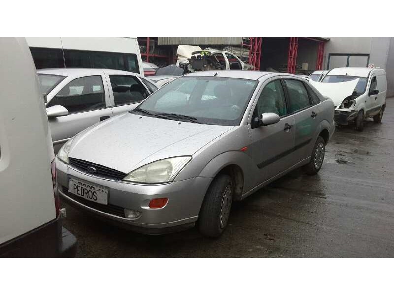 ford focus berlina (cak) del año 2000