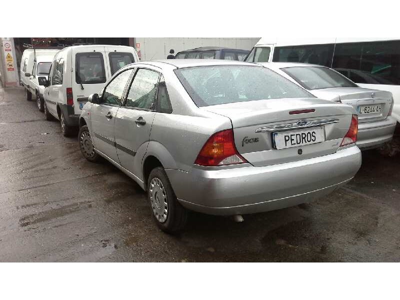 ford focus berlina (cak) del año 2000