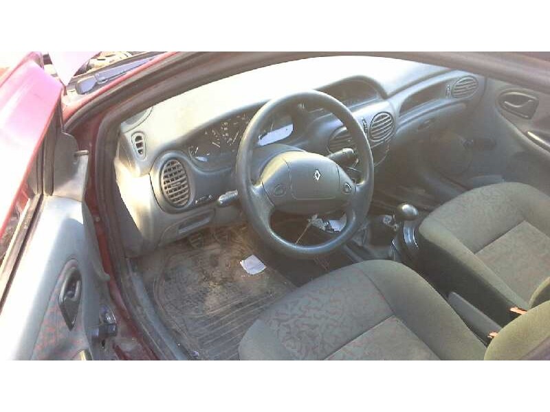 renault megane i berlina hatchback (ba0) del año 1996