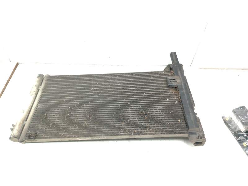Recambio de condensador / radiador aire acondicionado para bmw 1 (e87) 118 d referencia OEM IAM 11074810  