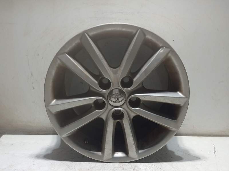 Recambio de llanta aluminio para toyota auris (_e15_) 1.4 d-4d (nde150_) referencia OEM IAM 42611YY250  