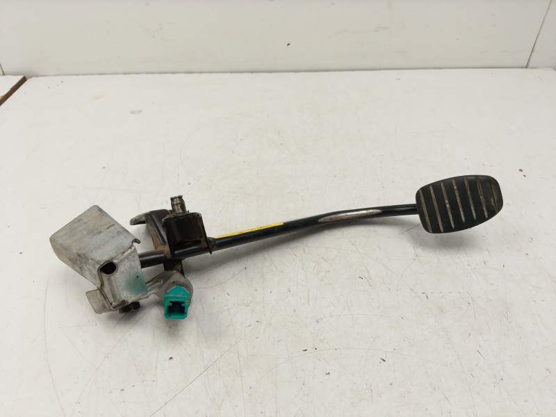 Recambio de pedal embrague para renault trafic ii furgoneta (fl) 1.9 dci 100 (fl0c) referencia OEM IAM   