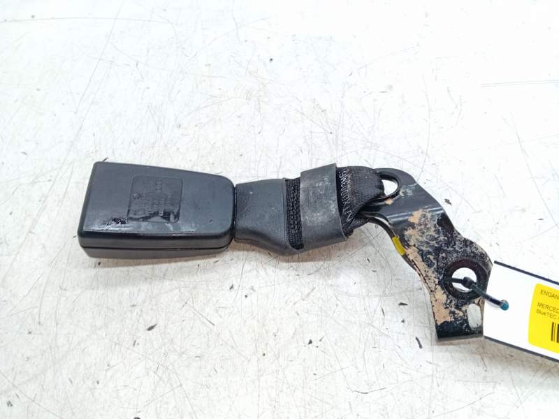 Recambio de enganche cinturon trasero derecho para mercedes-benz clase c (w205) c 220 bluetec / d (205.002, 205.004) referencia 