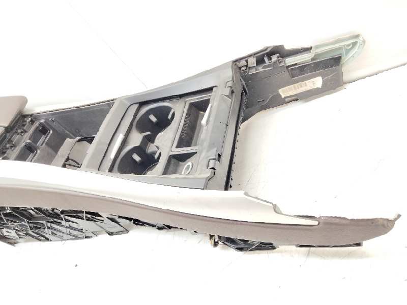 Recambio de apoyabrazos central para bmw serie x5m (e70) basis referencia OEM IAM 70W200203 9267123 