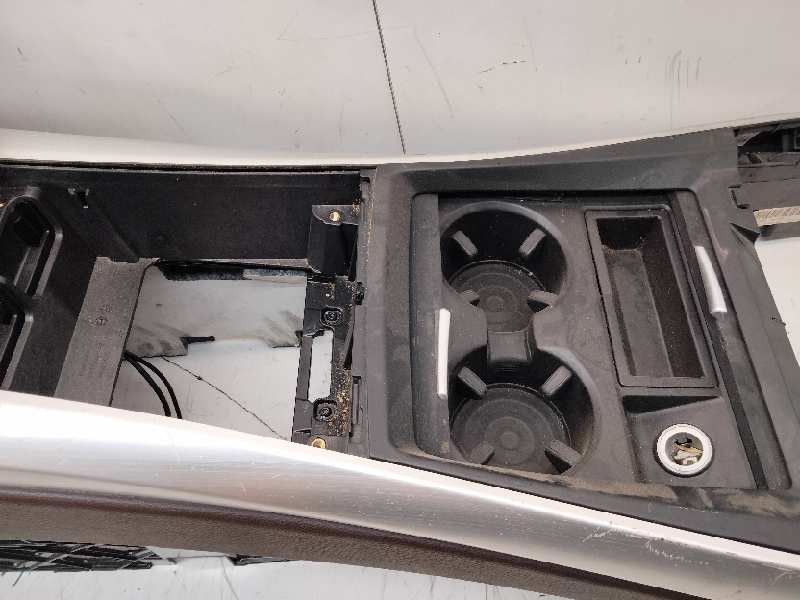 Recambio de apoyabrazos central para bmw serie x5m (e70) basis referencia OEM IAM 70W200203 9267123 