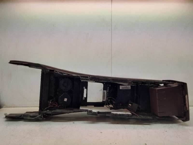 Recambio de apoyabrazos central para bmw serie x5m (e70) basis referencia OEM IAM 70W200203 9267123 