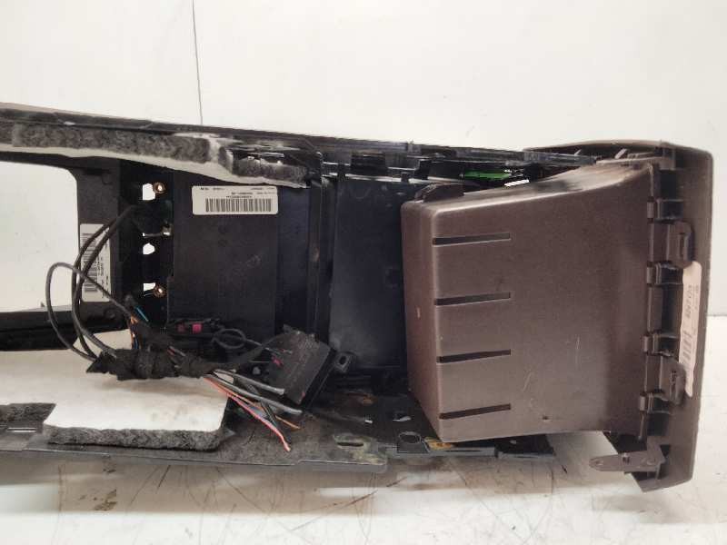 Recambio de apoyabrazos central para bmw serie x5m (e70) basis referencia OEM IAM 70W200203 9267123 