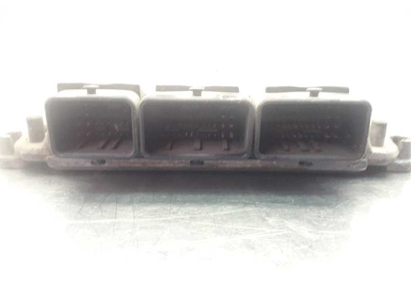 Recambio de centralita motor uce para opel movano 2.5 dti cat (g9u-a720 / lj9) referencia OEM IAM 0281011105 8200280659 101384