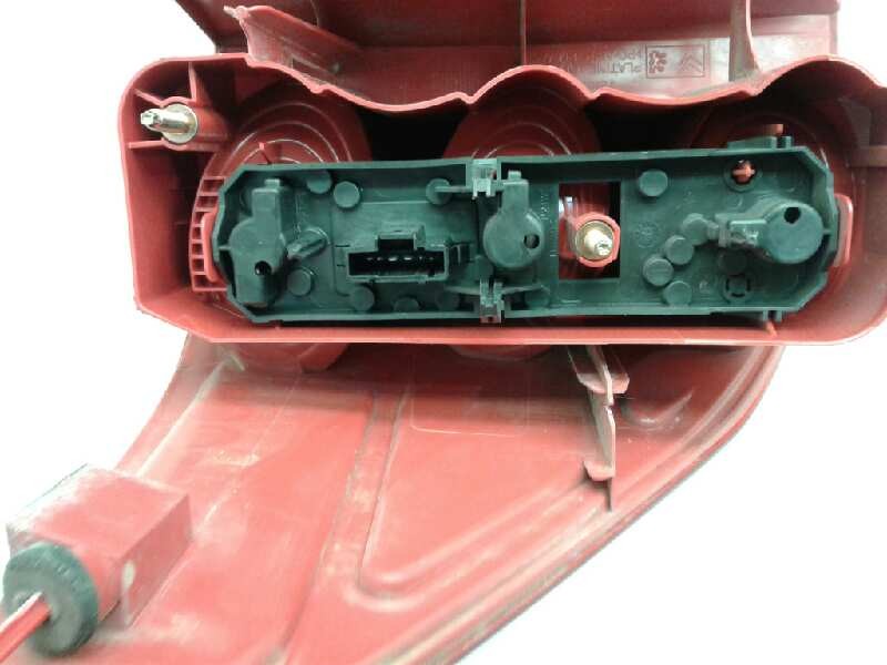 Recambio de piloto trasero izquierdo para peugeot 1007 sport referencia OEM IAM   