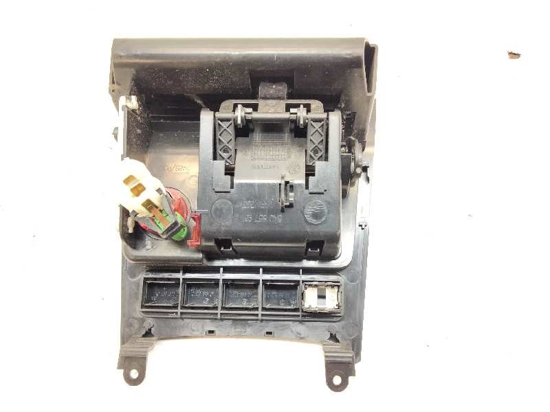 Recambio de cenicero para volkswagen golf vi (5k1) 1.6 tdi dpf referencia OEM IAM 5K0857961  