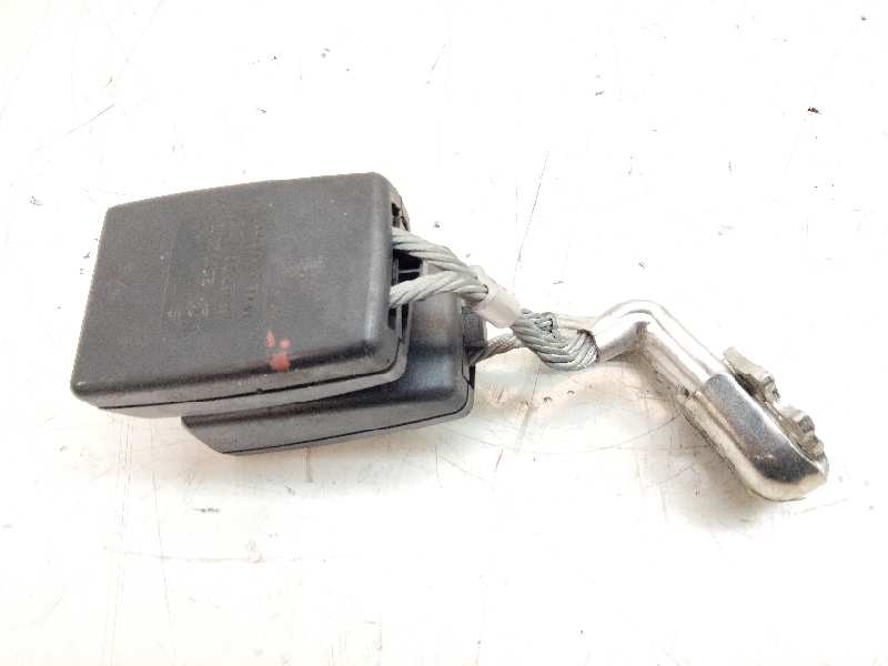 Recambio de enganche cinturon trasero derecho para volkswagen golf vi (5k1) 1.6 tdi dpf referencia OEM IAM 1K0857739M  