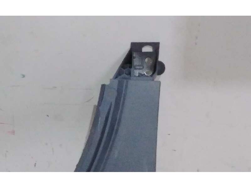 Recambio de aleta delantera derecha para ford focus turnier (cb4) referencia OEM IAM 8090400021007000  